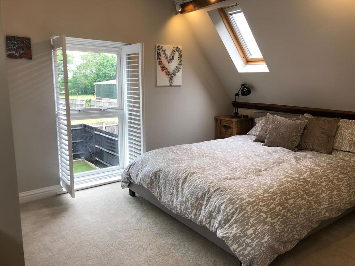The Barn House Apartamento Cranleigh Exterior foto